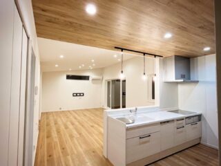 木のぬくもりと空気のやさしさに包まれる、心ほどける住まい。